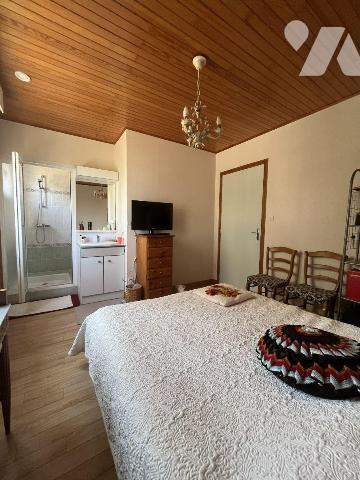 Argentonnay-La Coudre, très belle propriété de 170 m², avec étang sur environ 8320 m². Un vérit...
