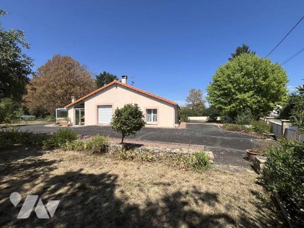 Argentonnay-La Coudre, très belle propriété de 170 m², avec étang sur environ 8320 m². Un vérit...