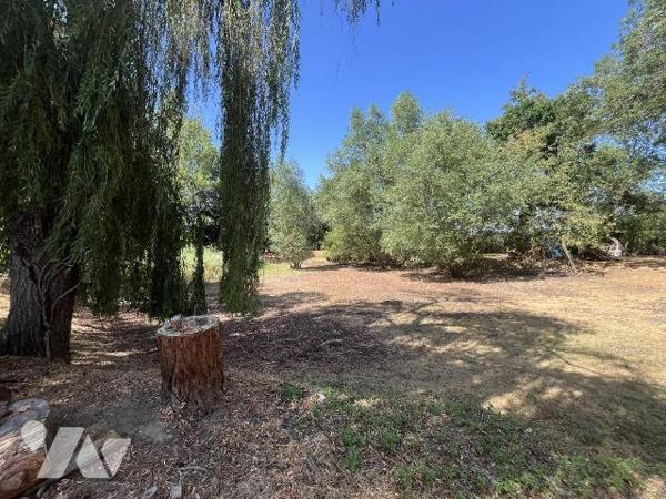 Argentonnay-La Coudre, très belle propriété de 170 m², avec étang sur environ 8320 m². Un vérit...