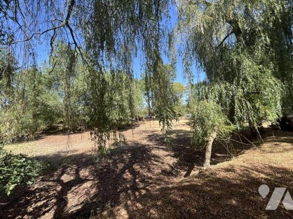 Argentonnay-La Coudre, très belle propriété de 170 m², avec étang sur environ 8320 m². Un vérit...