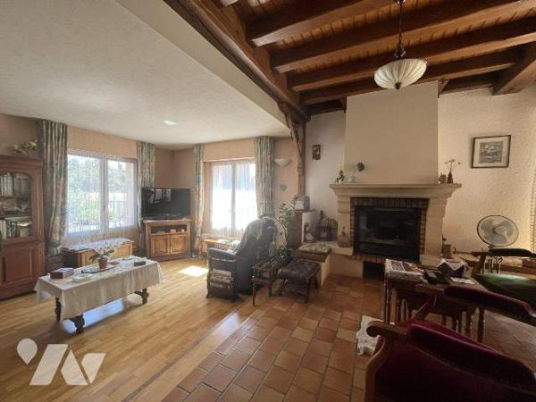 Argentonnay-La Coudre, très belle propriété de 170 m², avec étang sur environ 8320 m². Un vérit...