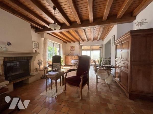 Argentonnay-La Coudre, très belle propriété de 170 m², avec étang sur environ 8320 m². Un vérit...