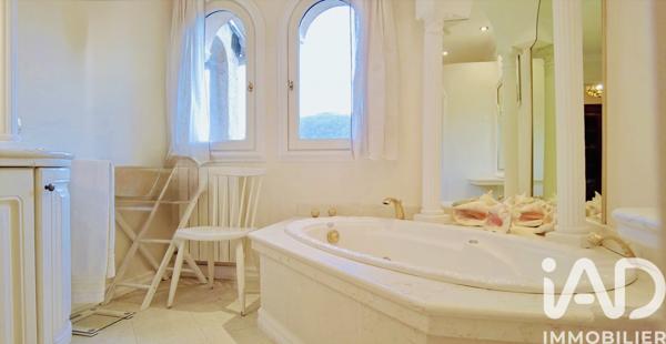 Maison à vendre 7 pièces 231 m² Auribeau-sur-Siagne