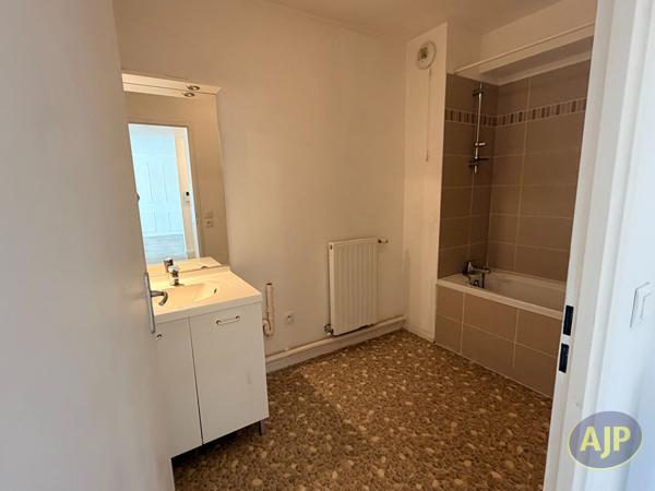 Appartement à vendre Cenon - 3 pièces, 63m² avec 2 chambre(s) à 171 700€ - AJP Immobilier Bordeaux Chartrons