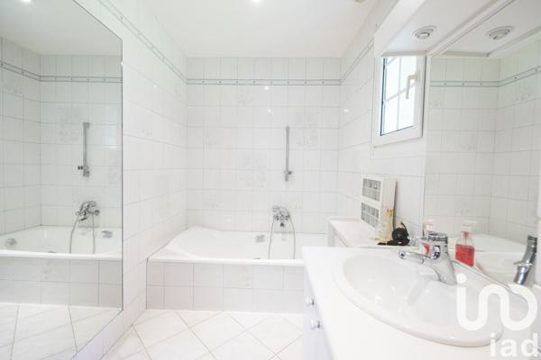 Maison 6 pièces de 210 m² à Mettray (37390)