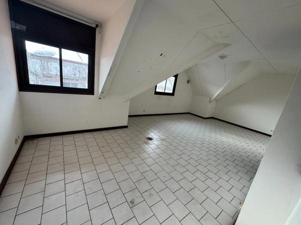 Superbe immeuble rue De Gaulle à Cayenne