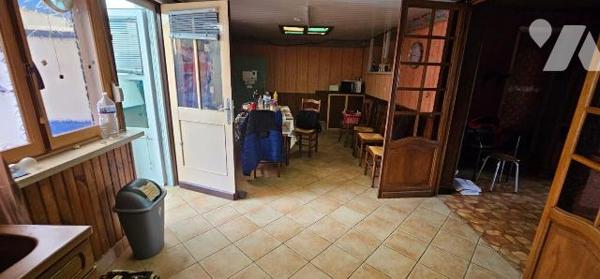 Gros potentiel pour cette maison à vendre à proximité immédiate du centre et des écoles. Celle-...