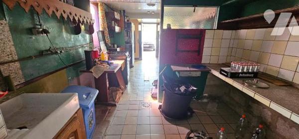 Gros potentiel pour cette maison à vendre à proximité immédiate du centre et des écoles. Celle-...