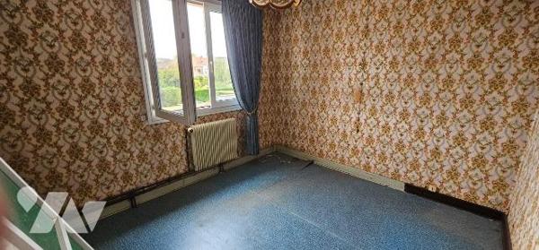 Gros potentiel pour cette maison à vendre à proximité immédiate du centre et des écoles. Celle-...