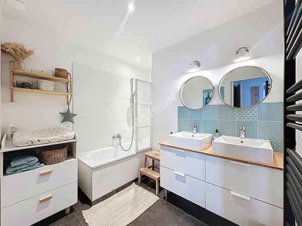 Nantes centre ville - Appartement 105m2, 3 chambres, balcon, garage et cave