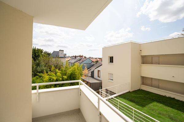 REZE PONT ROUSSEAU - SPACIEUX TYPE 2 DE 50 M2 AVEC BALCON ET PARKING PRIVATIF