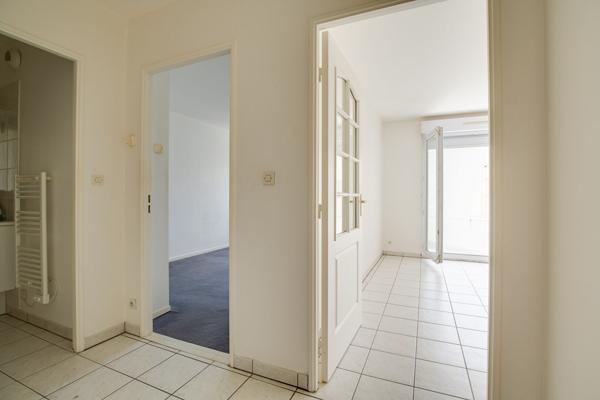 REZE PONT ROUSSEAU - SPACIEUX TYPE 2 DE 50 M2 AVEC BALCON ET PARKING PRIVATIF
