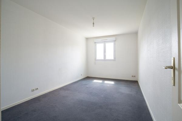 REZE PONT ROUSSEAU - SPACIEUX TYPE 2 DE 50 M2 AVEC BALCON ET PARKING PRIVATIF