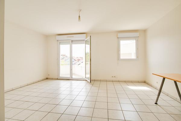 REZE PONT ROUSSEAU - SPACIEUX TYPE 2 DE 50 M2 AVEC BALCON ET PARKING PRIVATIF