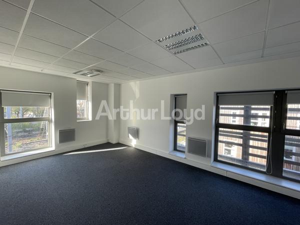 Bureaux à louer et à vendre à Tourcoing - Parc tertiaire moderne proche gare