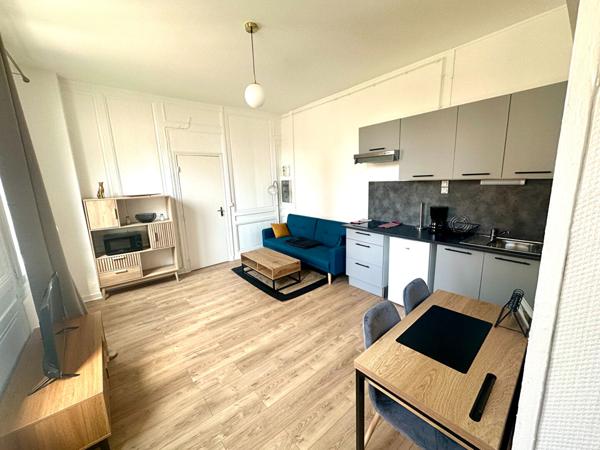 APPARTEMENT T2 MEUBLÉ - RUE JEANREVEL