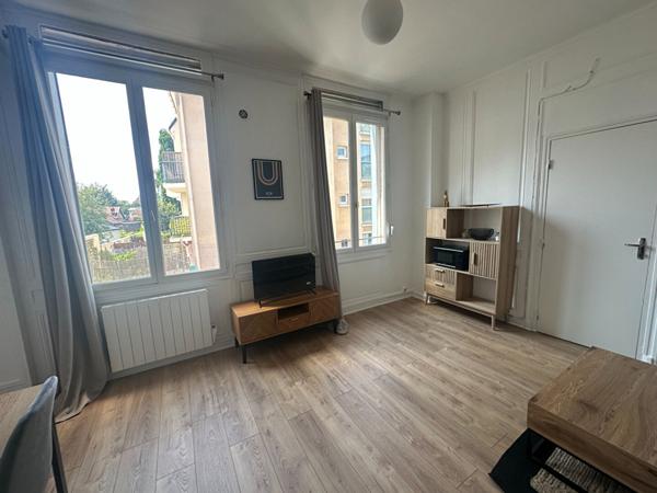 APPARTEMENT T2 MEUBLÉ - RUE JEANREVEL