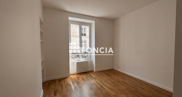 Location Appartement 2 pièces 55.76 m² - Paris 75009