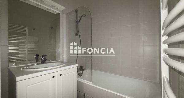 Location Appartement 2 pièces 55.76 m² - Paris 75009