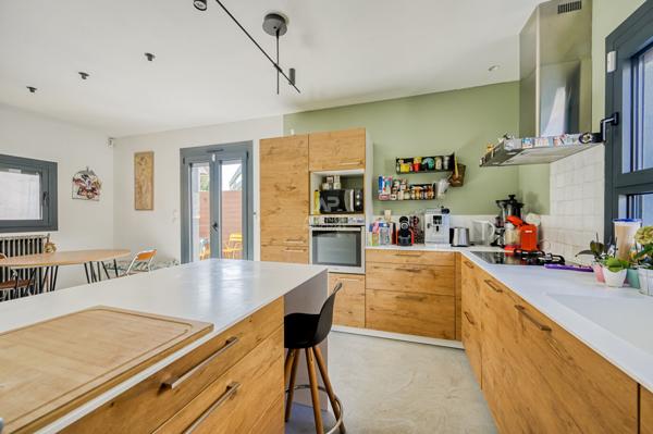 Maison Nanterre limite Rueil Malmaison 5 pièces de 80m2 535 000 € **  - Référence  15428