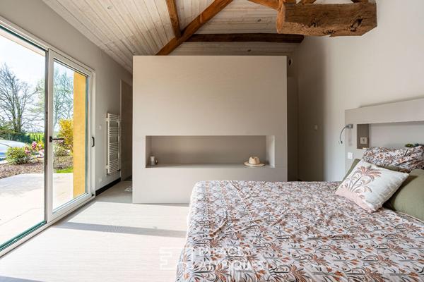 Longère de caractère entièrement rénovée avec piscine, un art de vivre au vert