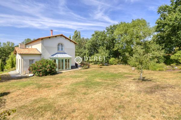 CUGAND – Maison d'architecte de 162 m² – Environnement exceptionnel, prestations haut de gamme et performance énergétique (DPE B)