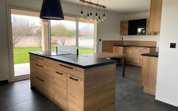 Maison à vendre    6 pièces •  Montélimar