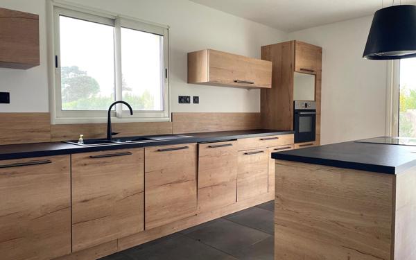 Maison à vendre    6 pièces •  Montélimar