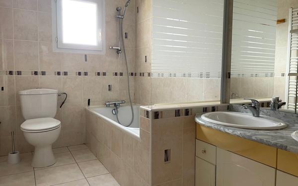 Maison à vendre    6 pièces •  Montélimar