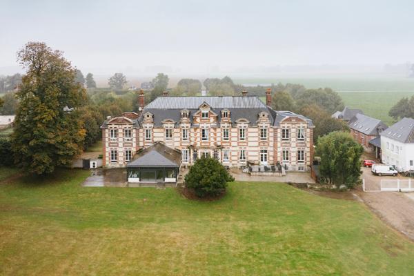 NORMANDIE Château XVIè de 15 pièces (602 m²) en vente avec dépendances et revenus locatifs sur 5,5 hectares