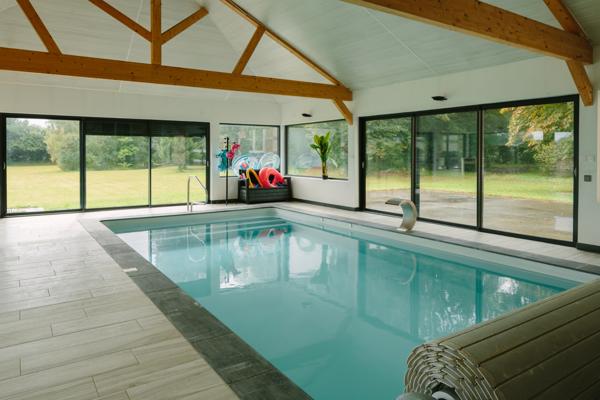 NORMANDIE Château XVIè de 15 pièces (602 m²) en vente avec dépendances et revenus locatifs sur 5,5 hectares