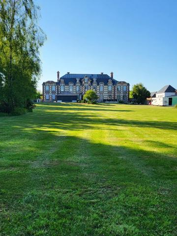 NORMANDIE Château XVIè de 15 pièces (602 m²) en vente avec dépendances et revenus locatifs sur 5,5 hectares