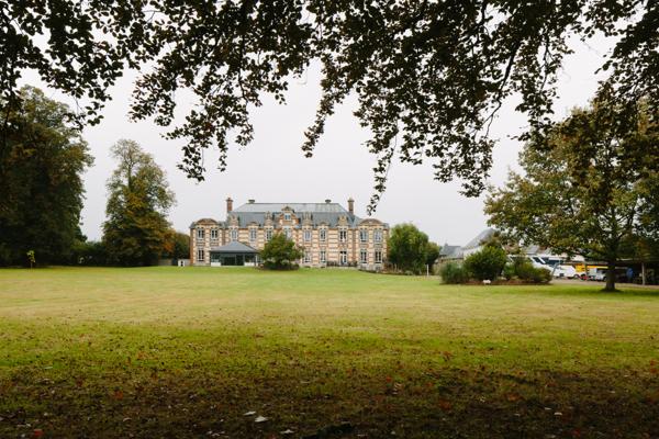 NORMANDIE Château XVIè de 15 pièces (602 m²) en vente avec dépendances et revenus locatifs sur 5,5 hectares