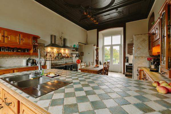 NORMANDIE Château XVIè de 15 pièces (602 m²) en vente avec dépendances et revenus locatifs sur 5,5 hectares