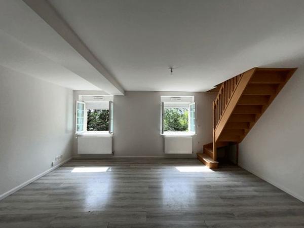 Appartement 3 pièces T3 F3 69.5 m² à Vrigne Aux Bois 19 BIS AVENUE DE MEZIERES 08330 à louer