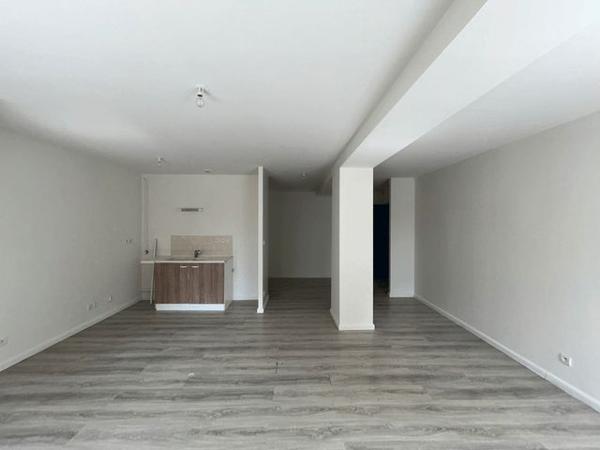 Appartement 3 pièces T3 F3 69.5 m² à Vrigne Aux Bois 19 BIS AVENUE DE MEZIERES 08330 à louer