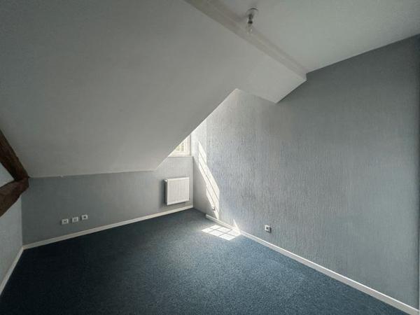 Appartement 3 pièces T3 F3 69.5 m² à Vrigne Aux Bois 19 BIS AVENUE DE MEZIERES 08330 à louer