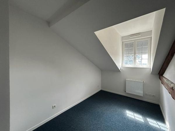 Appartement 3 pièces T3 F3 69.5 m² à Vrigne Aux Bois 19 BIS AVENUE DE MEZIERES 08330 à louer