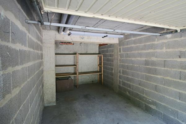 Garage Fermé ds résidence sécurisée- Rue de la glacière- Disponible !