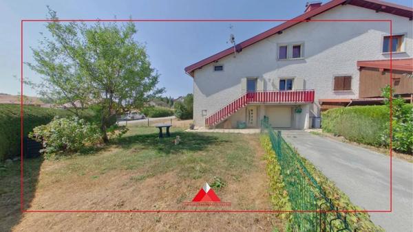 Maison de village avec garage et parcelle clôturée