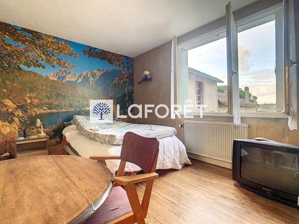 Achat maison près de NUEIL LES AUBIERS - 9 pièce(s) - 258 m² - 109 140 €