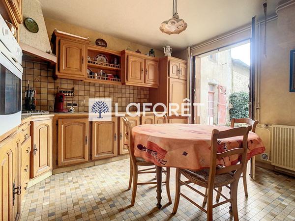 Achat maison près de NUEIL LES AUBIERS - 9 pièce(s) - 258 m² - 109 140 €
