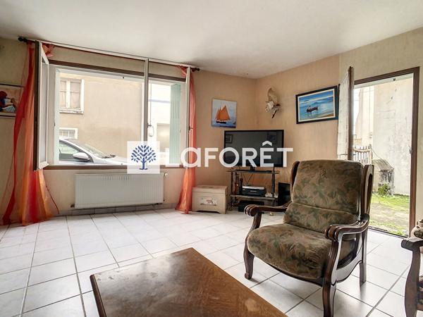 Achat maison près de NUEIL LES AUBIERS - 9 pièce(s) - 258 m² - 109 140 €