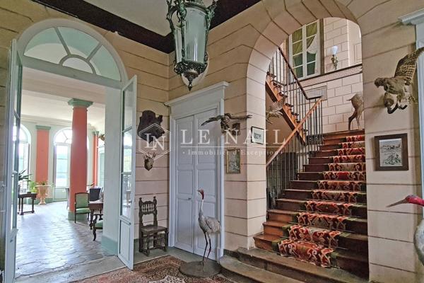 Rare Château Monument Historique à vendre dans le Bourbonnais.
