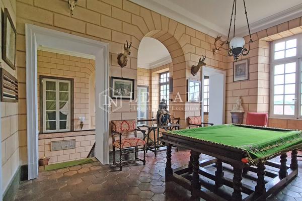 Rare Château Monument Historique à vendre dans le Bourbonnais.