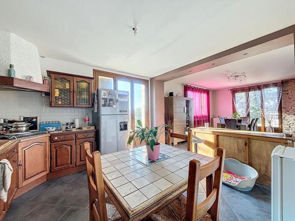 MAISON 178 M² HABITABLES COMPRENANT DEUX HABITATIONS PROCHE TOUTES COMMODITES A PIED