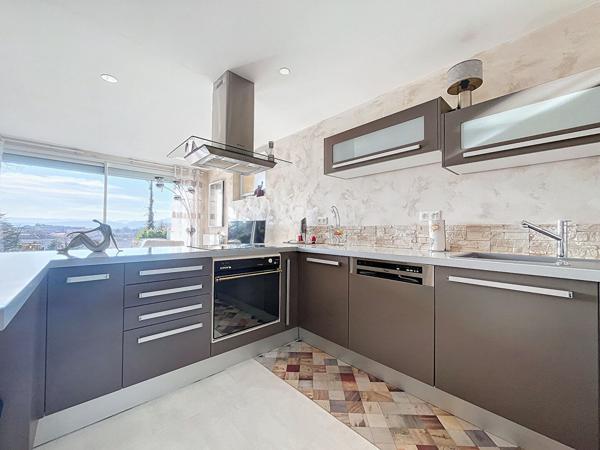 MAISON 178 M² HABITABLES COMPRENANT DEUX HABITATIONS PROCHE TOUTES COMMODITES A PIED