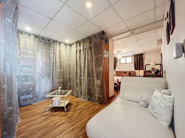 MAISON 178 M² HABITABLES COMPRENANT DEUX HABITATIONS PROCHE TOUTES COMMODITES A PIED