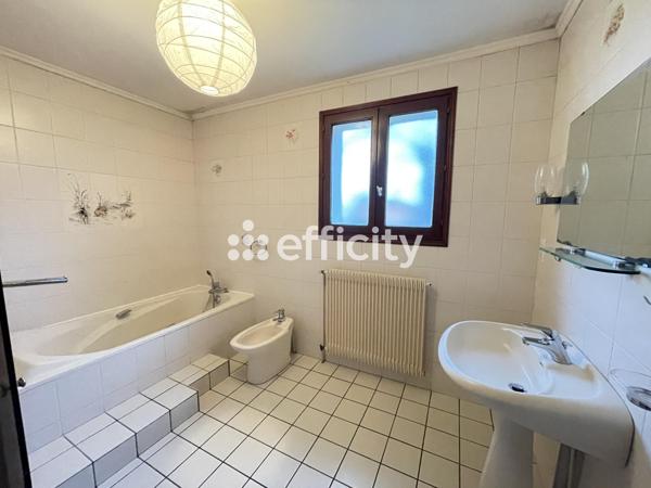 Maison 6 pièces - 180 m² Exclusivité efficity