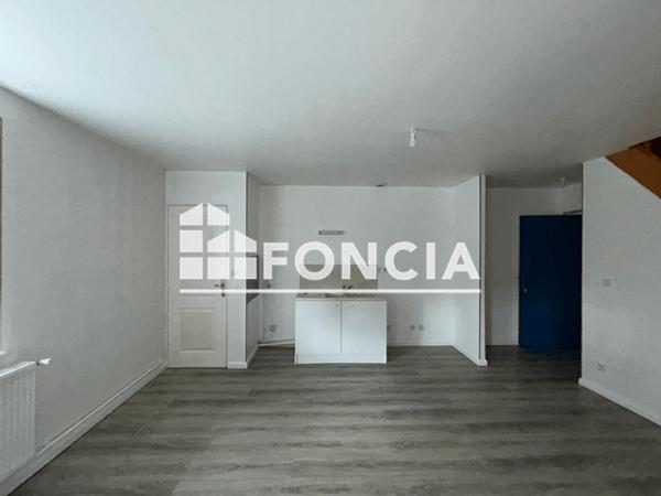 Location Appartement 3 pièces 71 m² - 19 BIS AVENUE DE MEZIERES Vrigne Aux Bois 08330